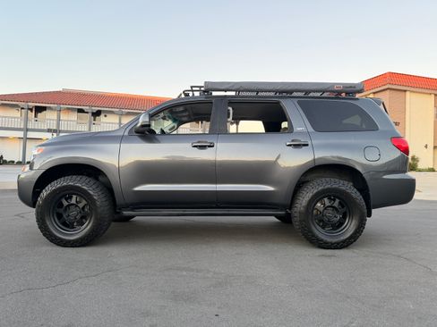 Used 2017 Toyota Sequoia SR5 image 9