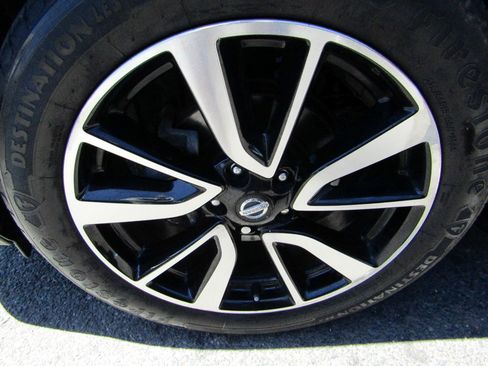 Used 2017 Nissan Rogue AWD image 11