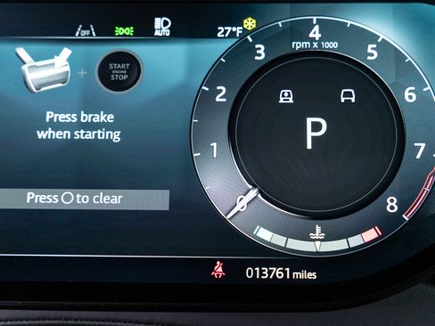 Used 2025 Land Rover Range Rover SE image 55