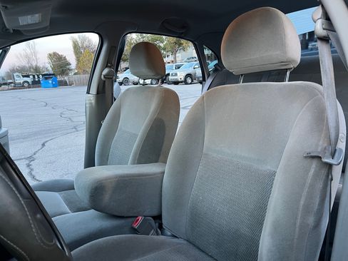 Used 2005 Ford Taurus SE image 14