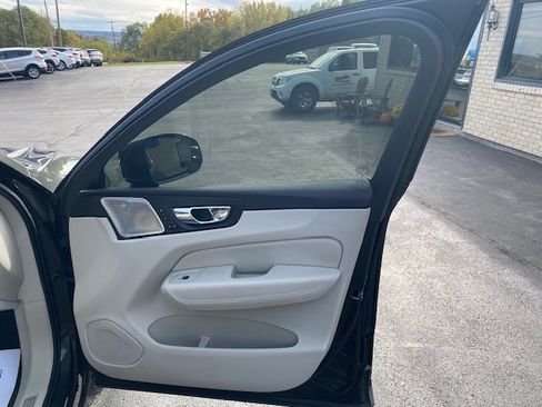 Used 2018 Volvo XC60 T8 Inscription image 17