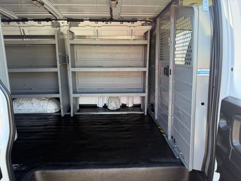 Used 2020 Chevrolet Express 2500 RWD image 10