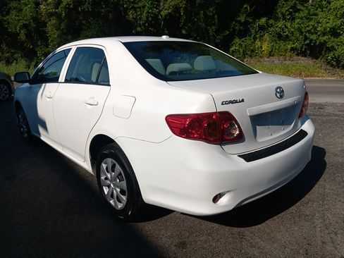 Used 2010 Toyota Corolla LE image 5