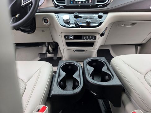 Used 2021 Chrysler Voyager LXi image 24