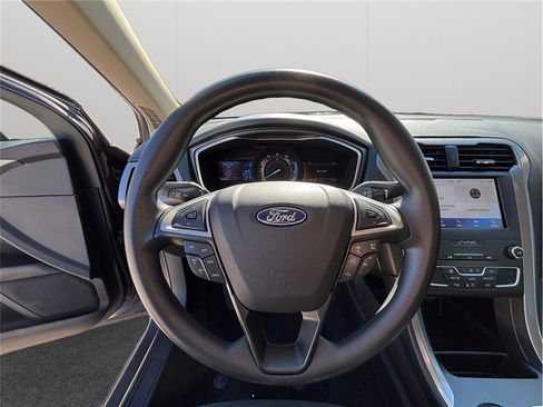 Used 2020 Ford Fusion SE image 22