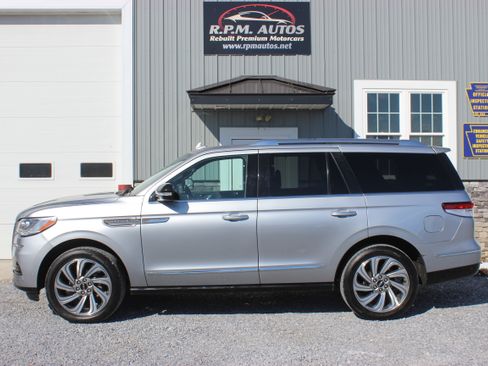 Used 2023 Lincoln Navigator Reserve Sport Utility 4D image 4