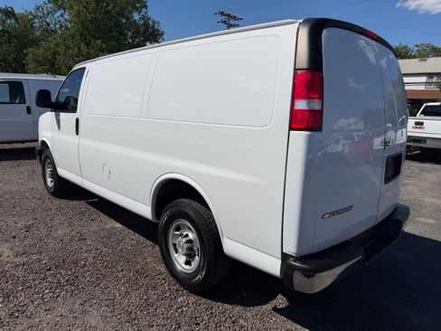 Used 2022 Chevrolet Express 3500 UNAVAIL RWD image 3