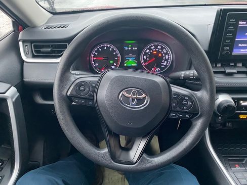 Used 2019 Toyota RAV4 LE image 10