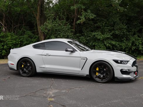 Used 2016 Ford Mustang Shelby GT350 image 10