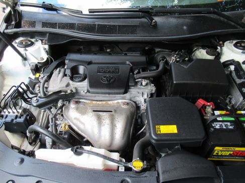 Used 2015 Toyota Camry LE FWD image 18