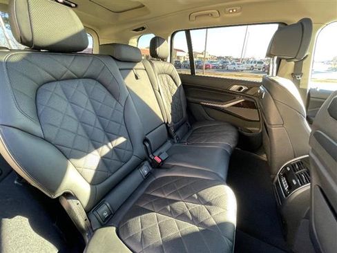Used 2024 BMW X7 xDrive40i image 17