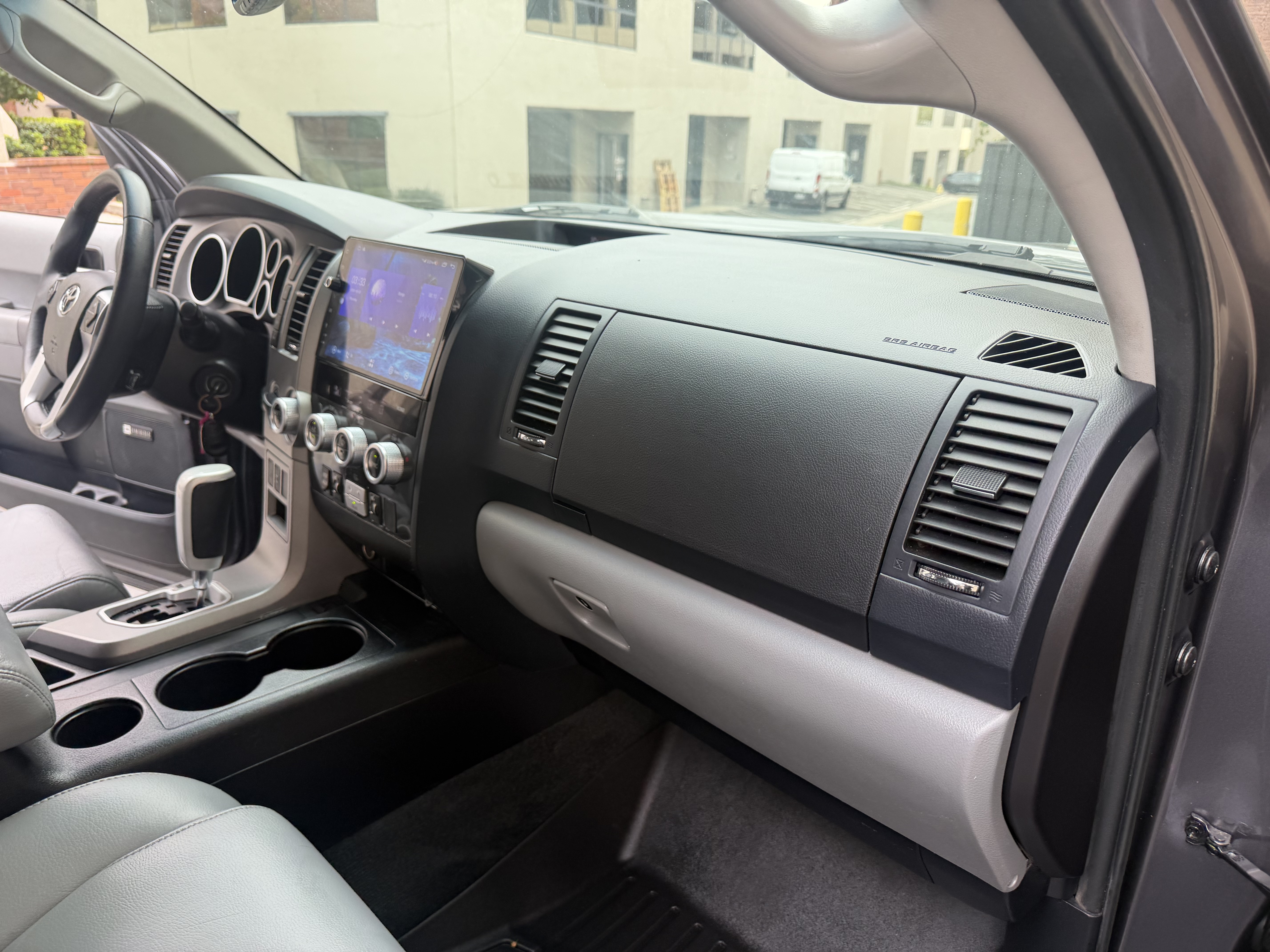 Used 2014 Toyota Sequoia 4WD Limited image 29