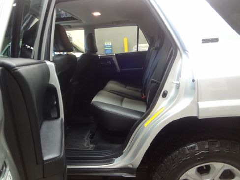 Used 2020 Toyota 4Runner SR5 Premium image 18