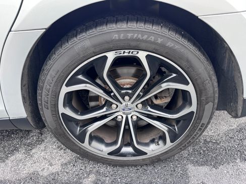 Used 2013 Ford Taurus SHO image 11