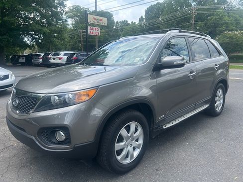 Used 2011 Kia Sorento AWD LX image 1