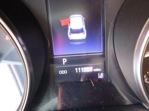 Used 2021 Toyota C-HR XLE image 19