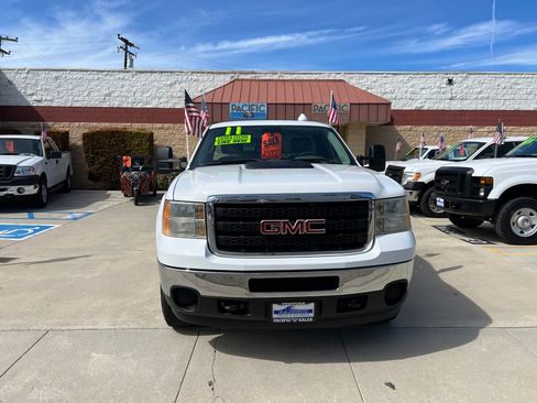 Used 2011 GMC Sierra 2500 W/T image 2