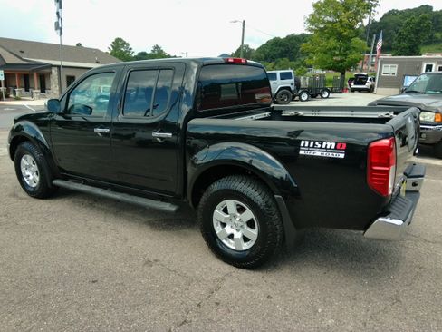 Used 2007 Nissan Frontier 4x4 Crew Cab NISMO image 3