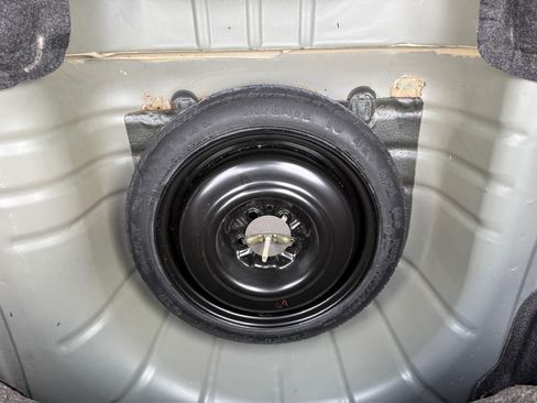 Used 2005 Chrysler Sebring Touring image 57