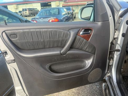 Used 2004 Mercedes-Benz ML 500 image 7