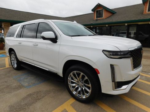 Used 2021 Cadillac Escalade ESV Premium Luxury image 2