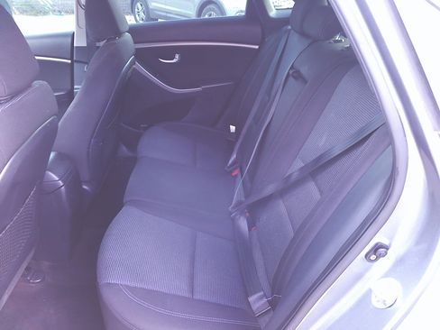 Used 2017 Hyundai Elantra GT image 8