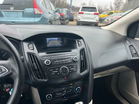Used 2015 Ford Focus SE FWD image 14