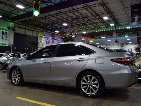 Used 2016 Toyota Camry SE image 14