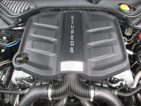 Used 2014 Porsche Panamera S image 21