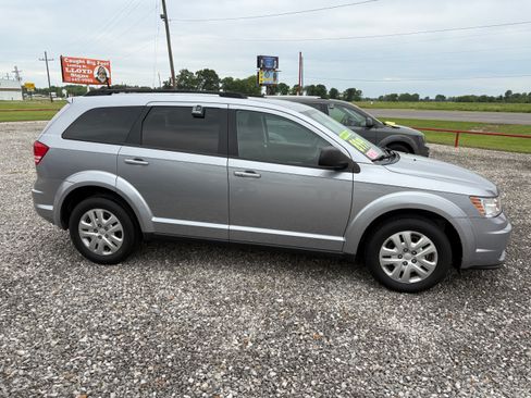 Used 2018 Dodge Journey SE FWD image 3
