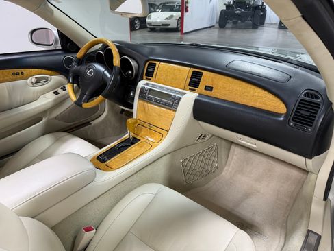 Used 2004 Lexus SC 430 Convertible RWD image 22