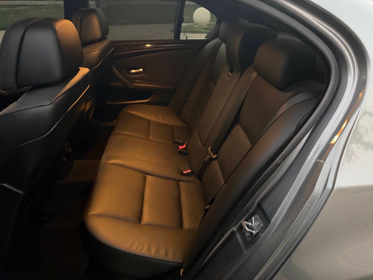 Used 2010 BMW 550i w/ M-Sport Package RWD image 21