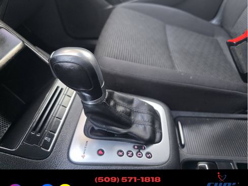 Used 2015 Volkswagen Tiguan image 12