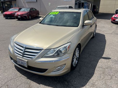 Used 2012 Hyundai Genesis 4.6 image 7