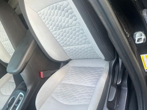 Used 2019 Chevrolet Equinox LS image 34