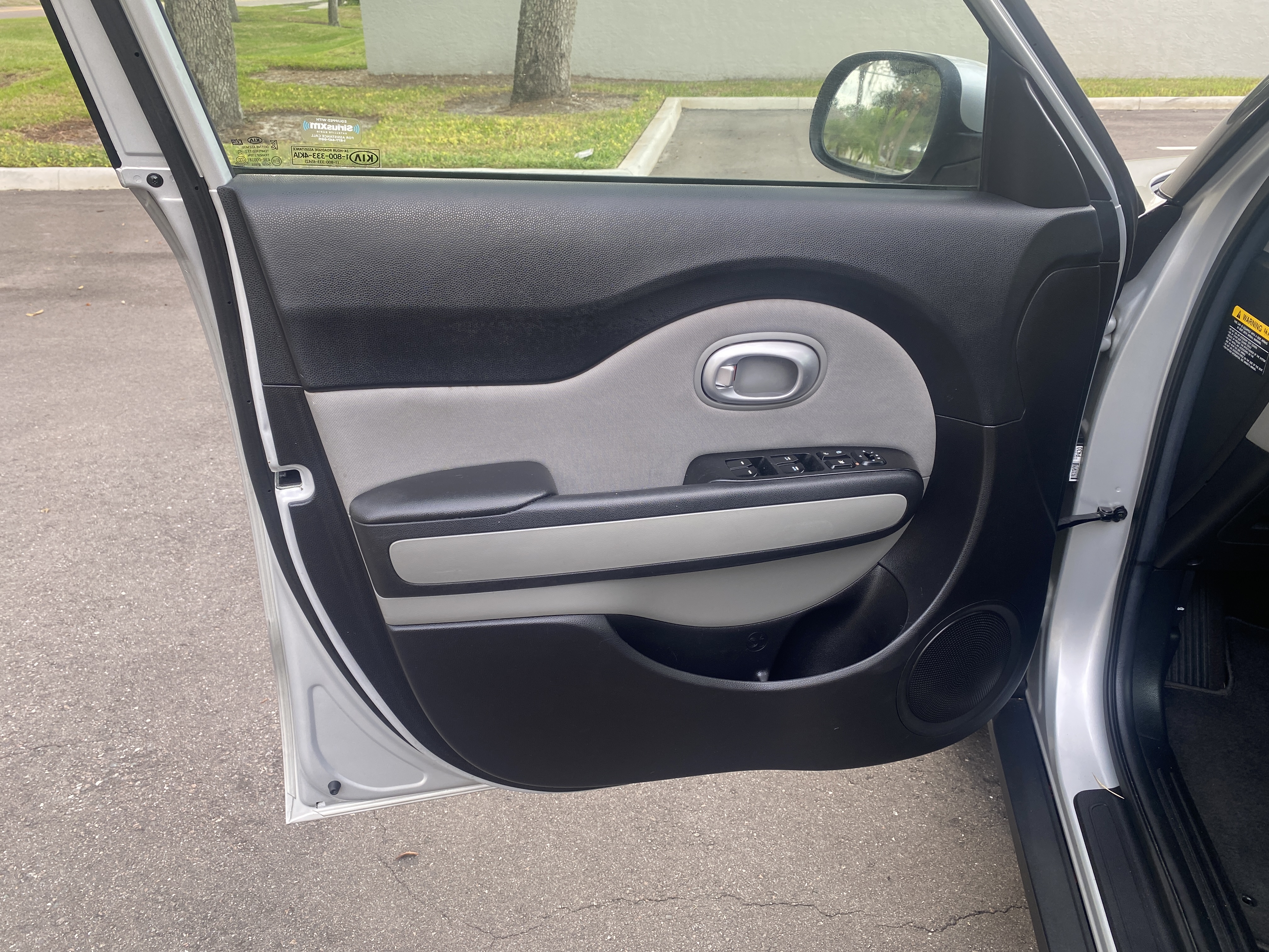 Used 2015 Kia Soul + FWD image 9