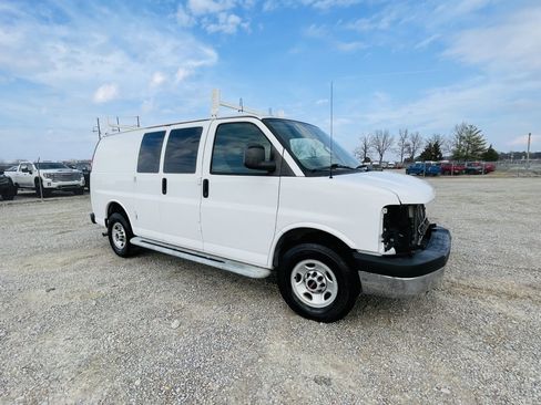 Used 2016 GMC Savana 2500 image 1