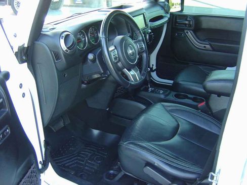 Used 2018 Jeep Wrangler 4xe Unlimited Sahara image 8