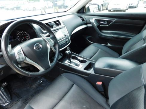 Used 2016 Nissan Altima 2.5 SR FWD image 9