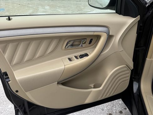 Used 2015 Ford Taurus SEL image 9