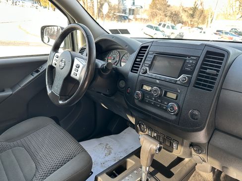 Used 2017 Nissan Frontier SV image 13