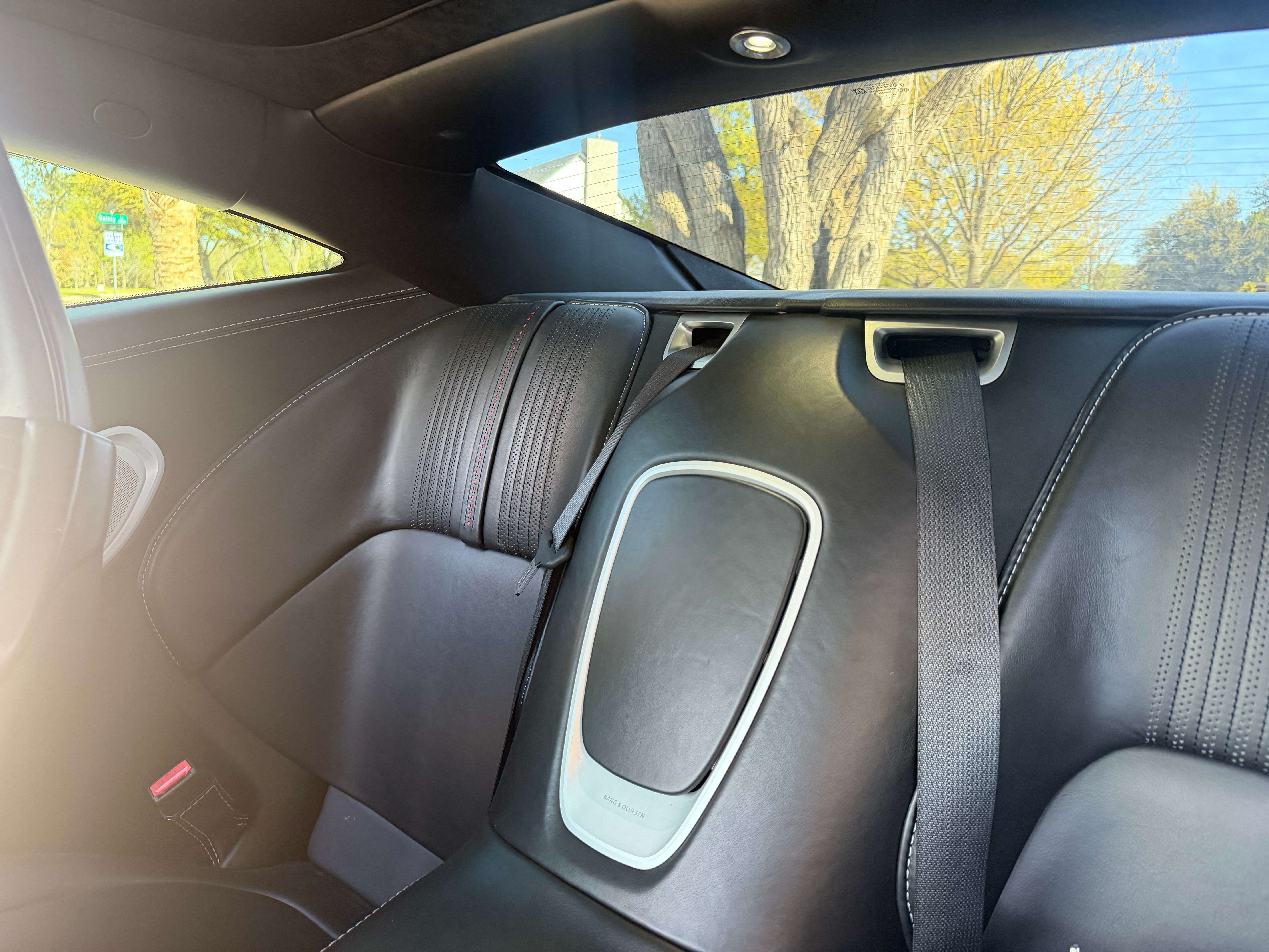 Used 2017 Aston Martin DB11 V12 Coupe RWD image 18