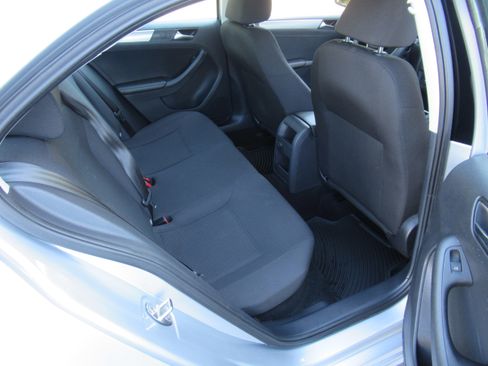Used 2016 Volkswagen Jetta SE image 18
