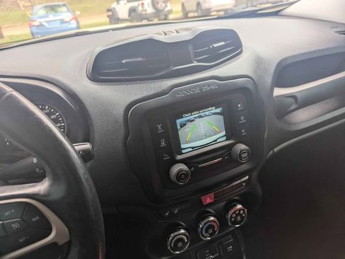 Used 2017 Jeep Renegade Latitude image 11