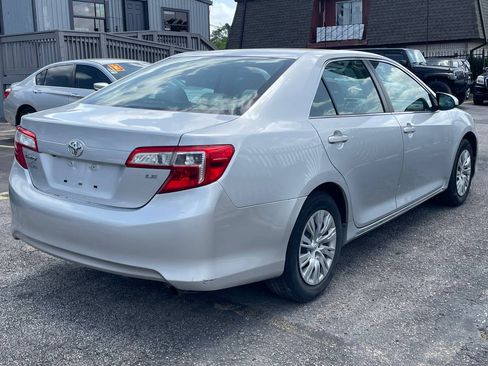 Used 2014 Toyota Camry LE image 5