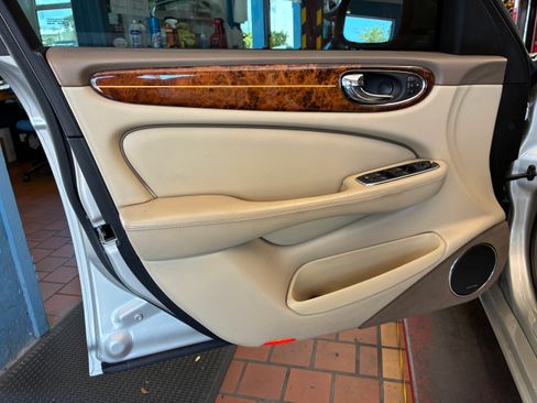 Used 2009 Jaguar XJ Vanden Plas RWD image 28