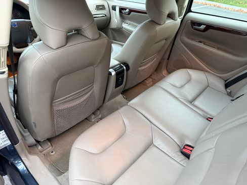 Used 2005 Volvo XC70 image 38