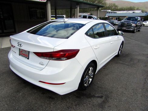 Used 2018 Hyundai Elantra Sedan FWD image 3