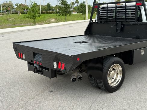 Used 2012 Ford F550 image 42