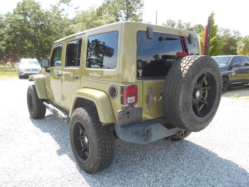 Used 2013 Jeep Wrangler 4WD Unlimited Sahara image 6